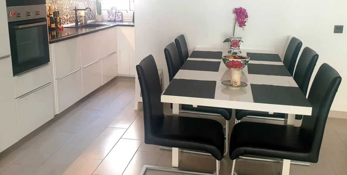 Sale of middle floor apartment in Fuengirola 2