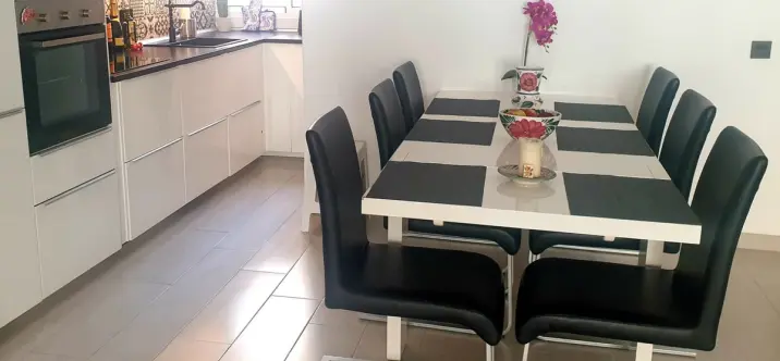 Sale of middle floor apartment in Fuengirola 1