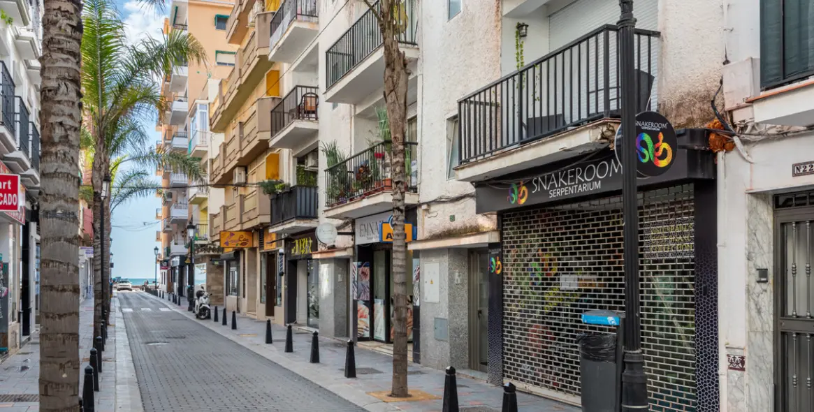 Sale of middle floor apartment in Fuengirola 14