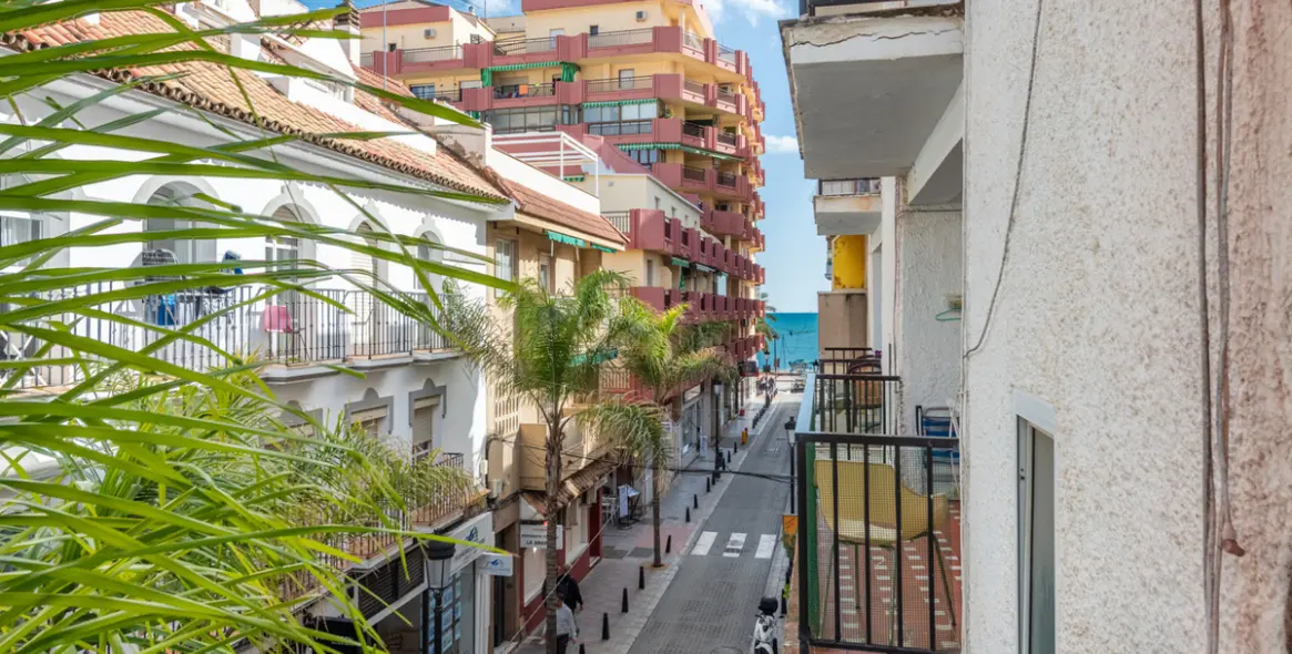 Sale of middle floor apartment in Fuengirola 17
