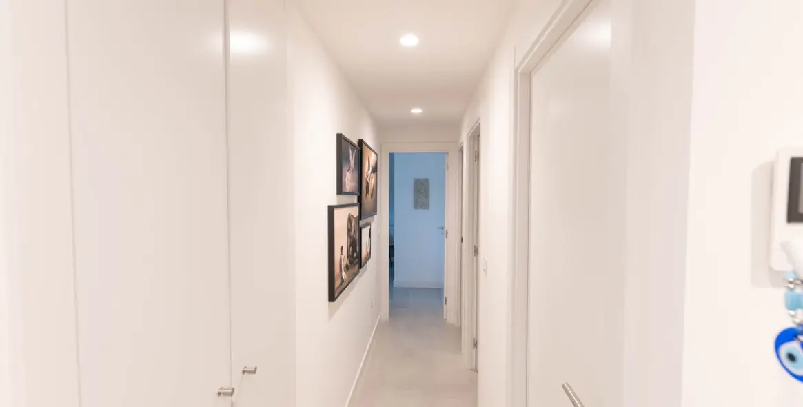 Продажа апартаментов на среднем этаже в New Golden Mile 8