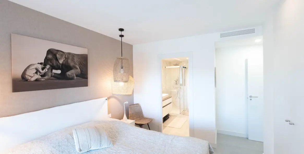 Продажа апартаментов на среднем этаже в New Golden Mile 11