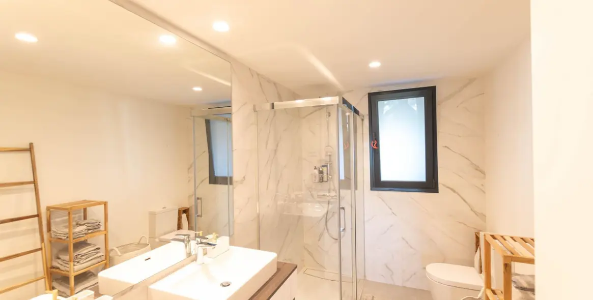Продажа апартаментов на среднем этаже в New Golden Mile 12