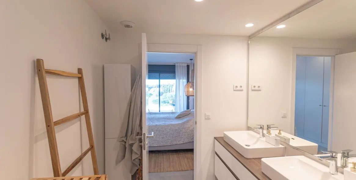 Продажа апартаментов на среднем этаже в New Golden Mile 13