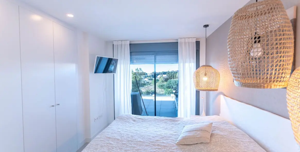 Продажа апартаментов на среднем этаже в New Golden Mile 14
