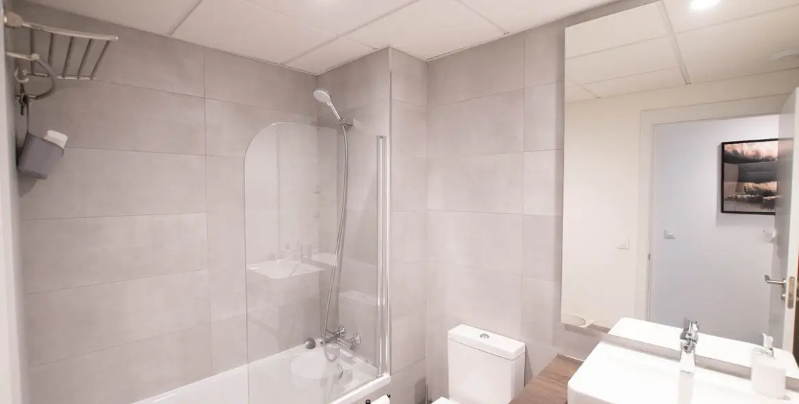 Продажа апартаментов на среднем этаже в New Golden Mile 15