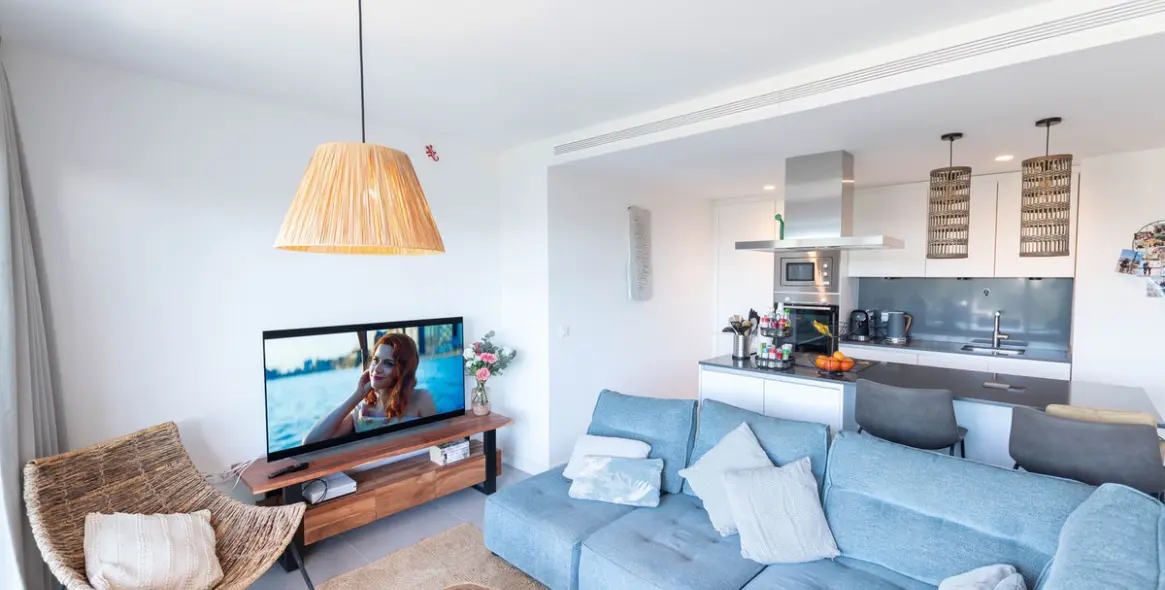 Продажа апартаментов на среднем этаже в New Golden Mile 18