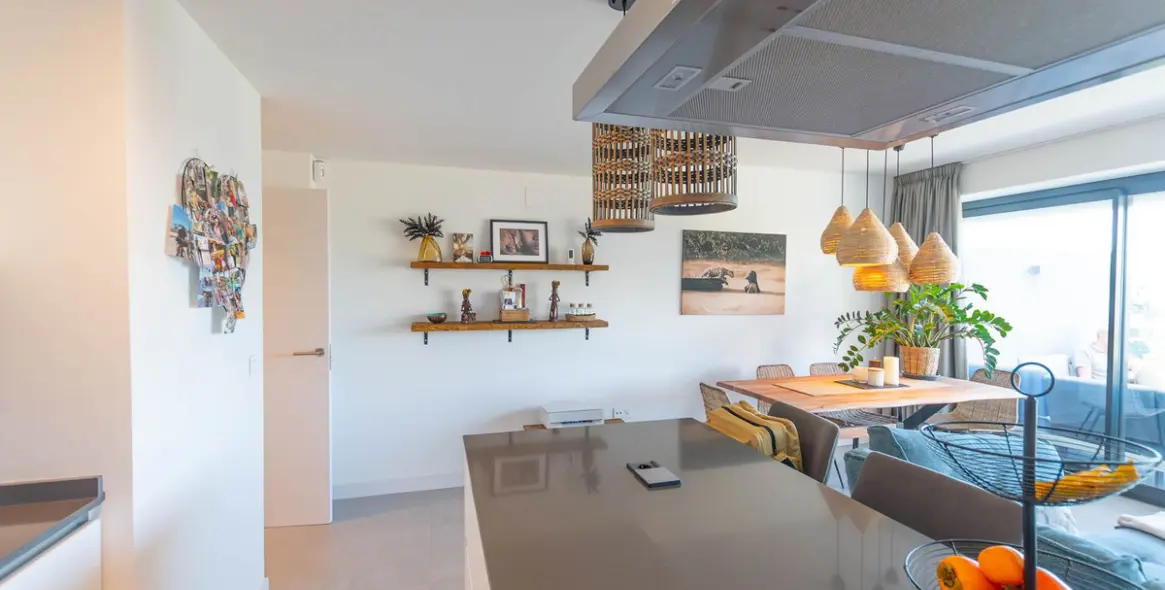 Продажа апартаментов на среднем этаже в New Golden Mile 23