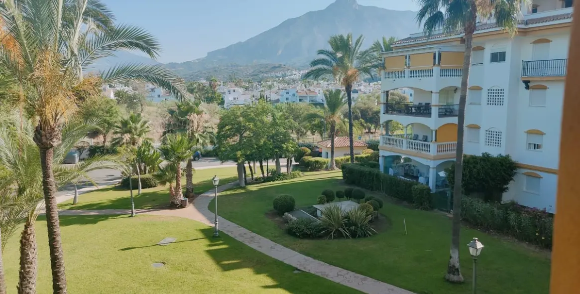 Sale of middle floor apartment in Marbella 1
