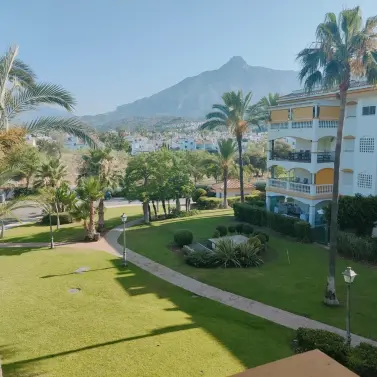 Sale of middle floor apartment in Marbella