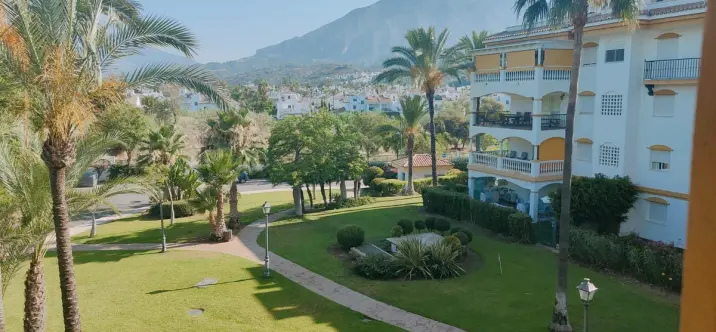 Sale of middle floor apartment in Marbella 0