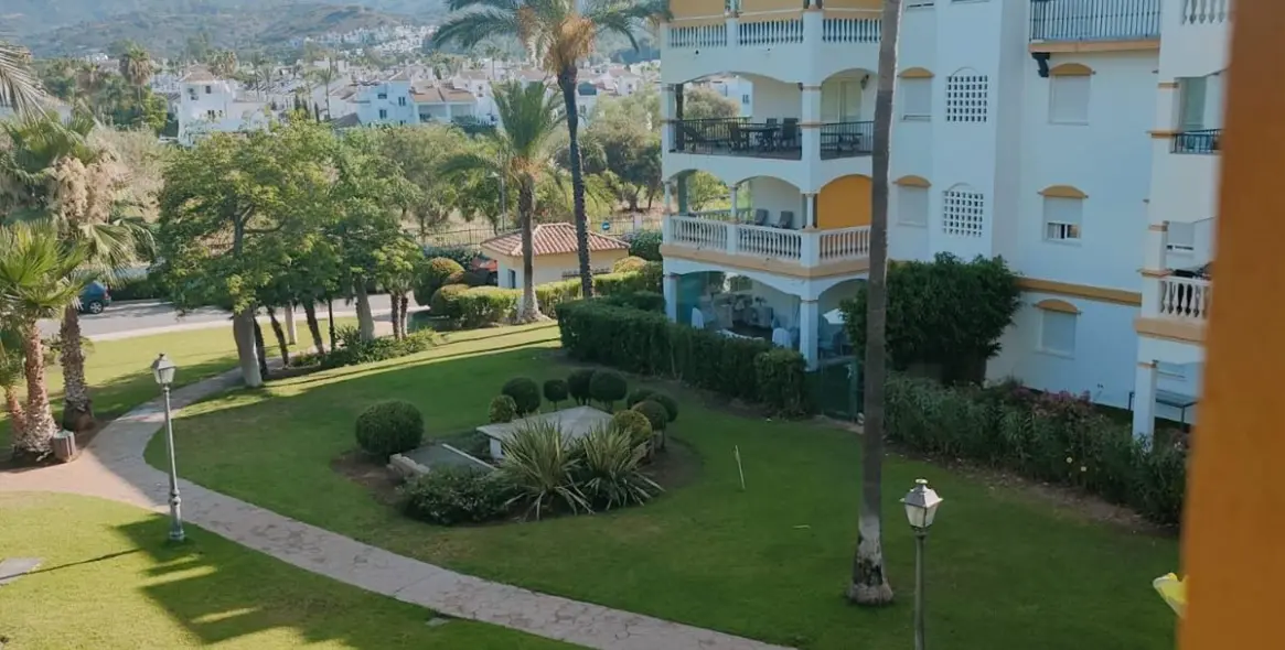 Sale of middle floor apartment in Marbella 3