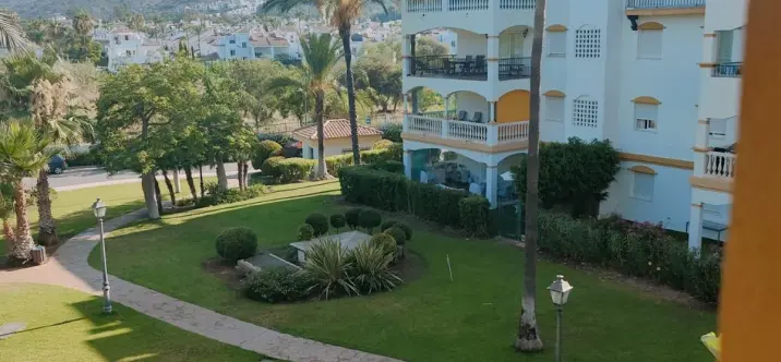 Sale of middle floor apartment in Marbella 2