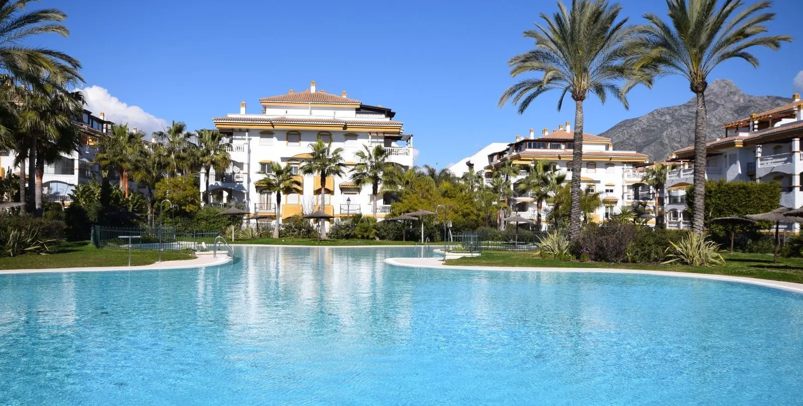 Sale of middle floor apartment in Marbella 1