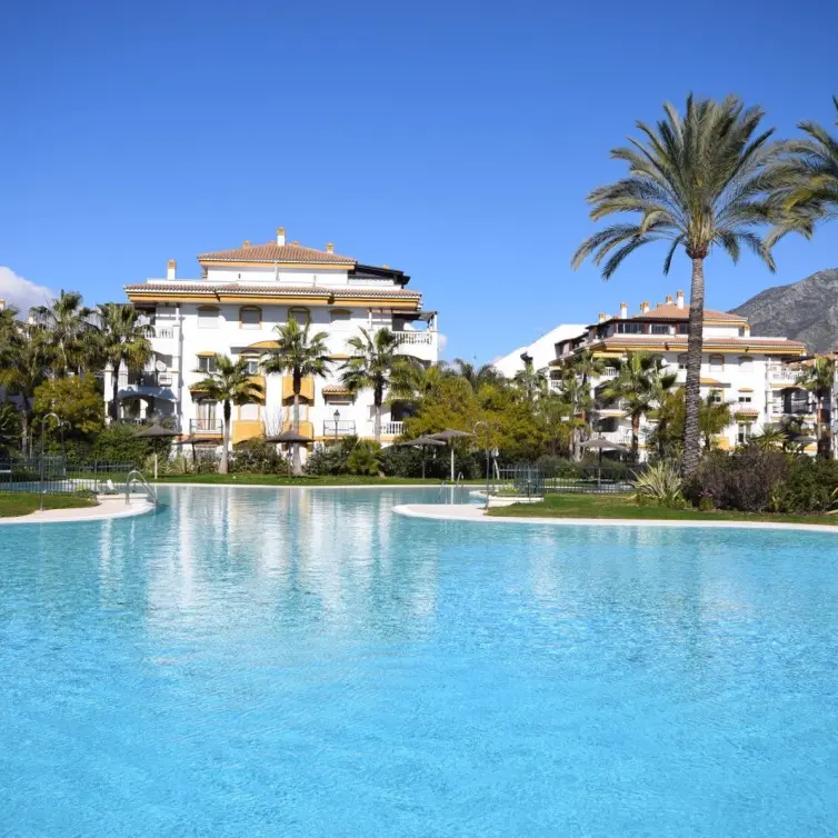 Sale of middle floor apartment in Marbella