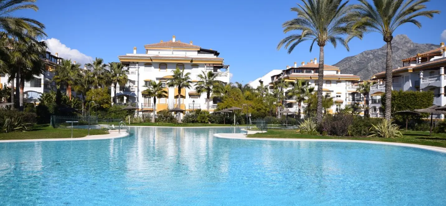 Sale of middle floor apartment in Marbella 0