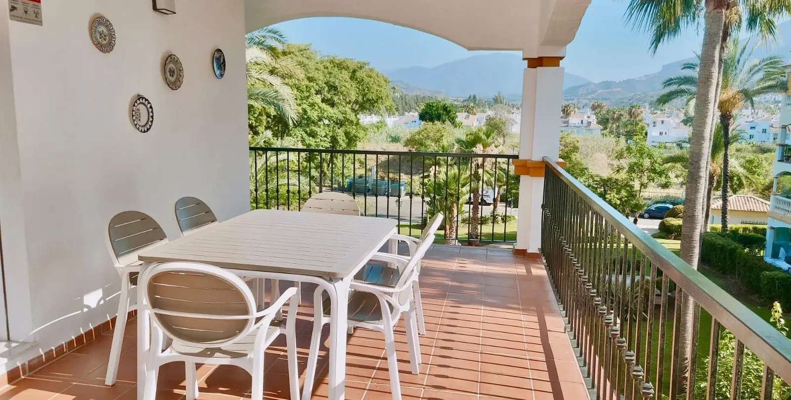 Sale of middle floor apartment in Marbella 2