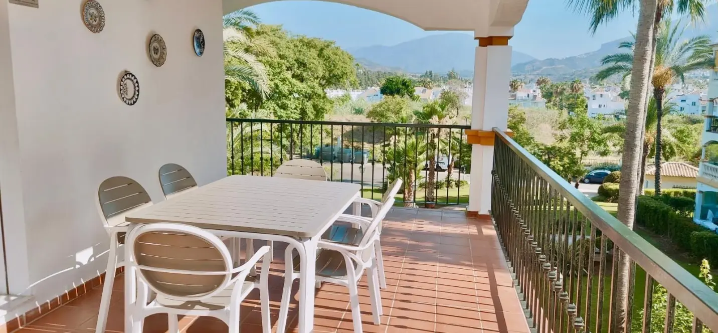 Sale of middle floor apartment in Marbella 1