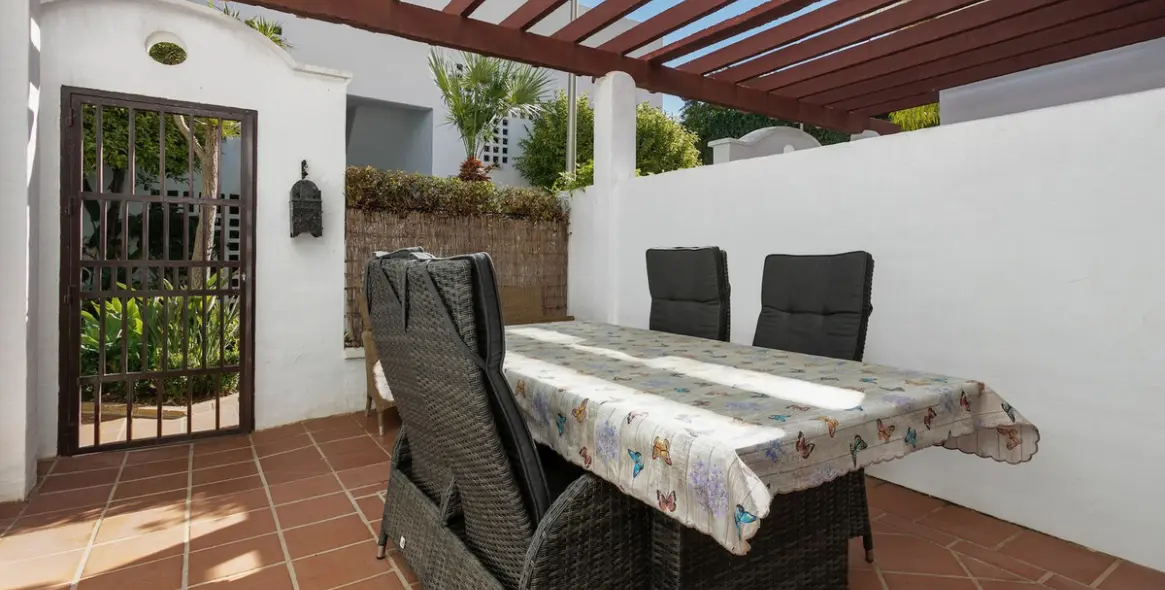 Sale of ground floor apartment in Nueva Andalucía 2