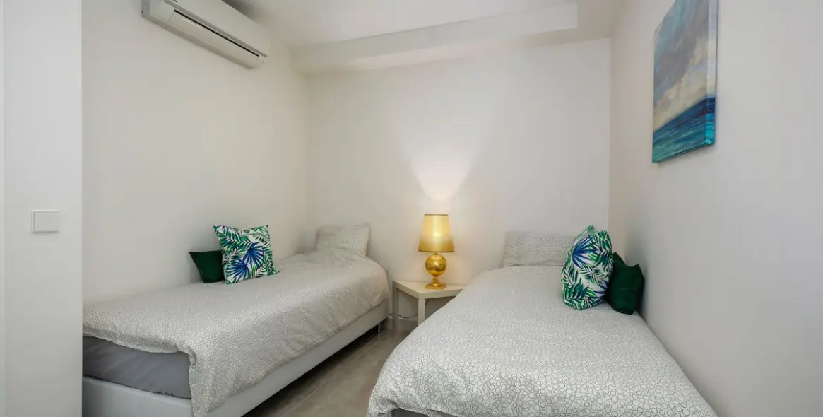 Sale of ground floor apartment in Nueva Andalucía 6