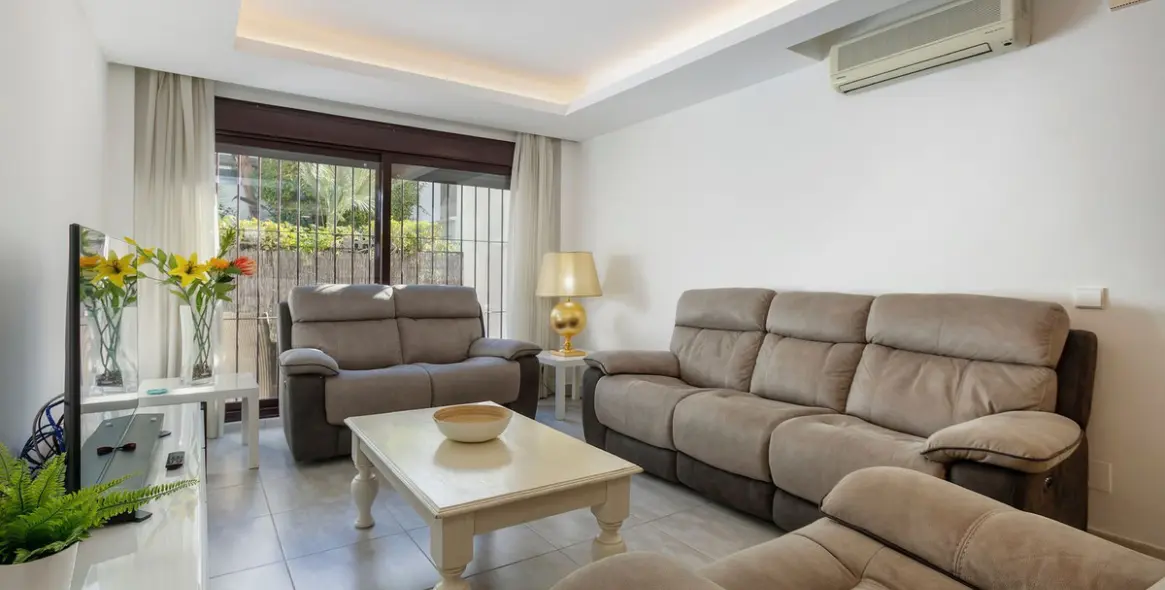 Sale of ground floor apartment in Nueva Andalucía 10