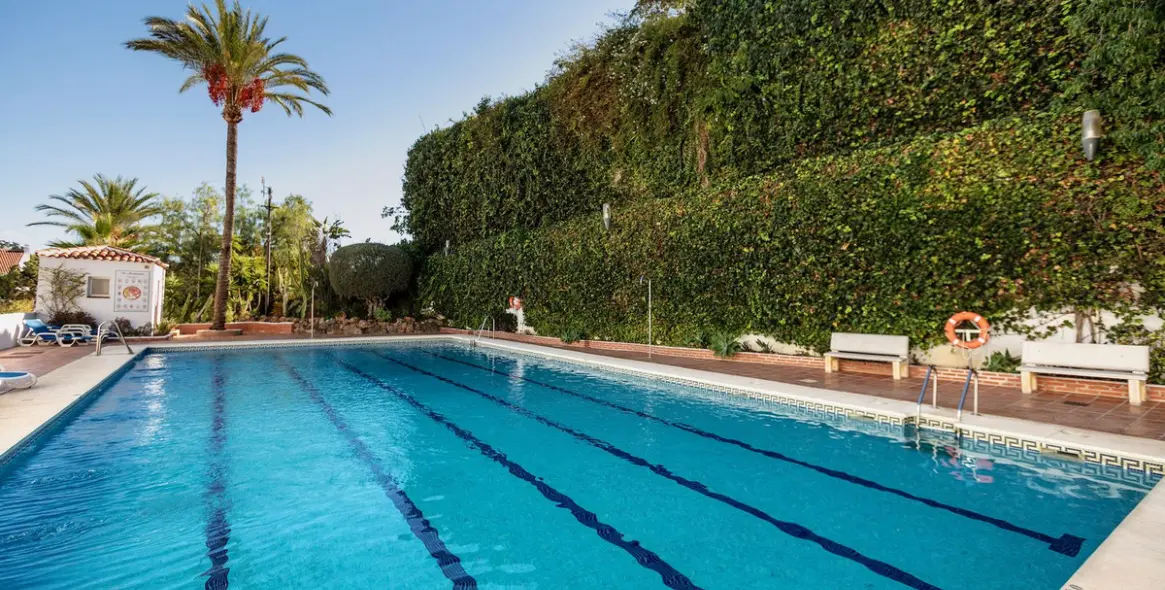 Sale of ground floor apartment in Nueva Andalucía 11