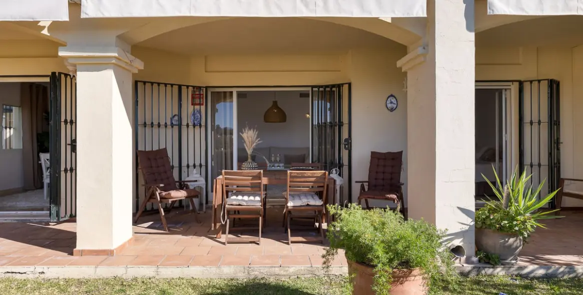 Sale of ground floor apartment in La Quinta 20