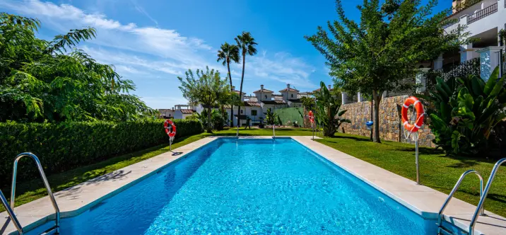 Sale of townhouse in Estepona 2
