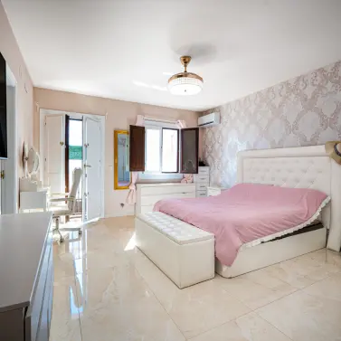 Sale of townhouse in Estepona