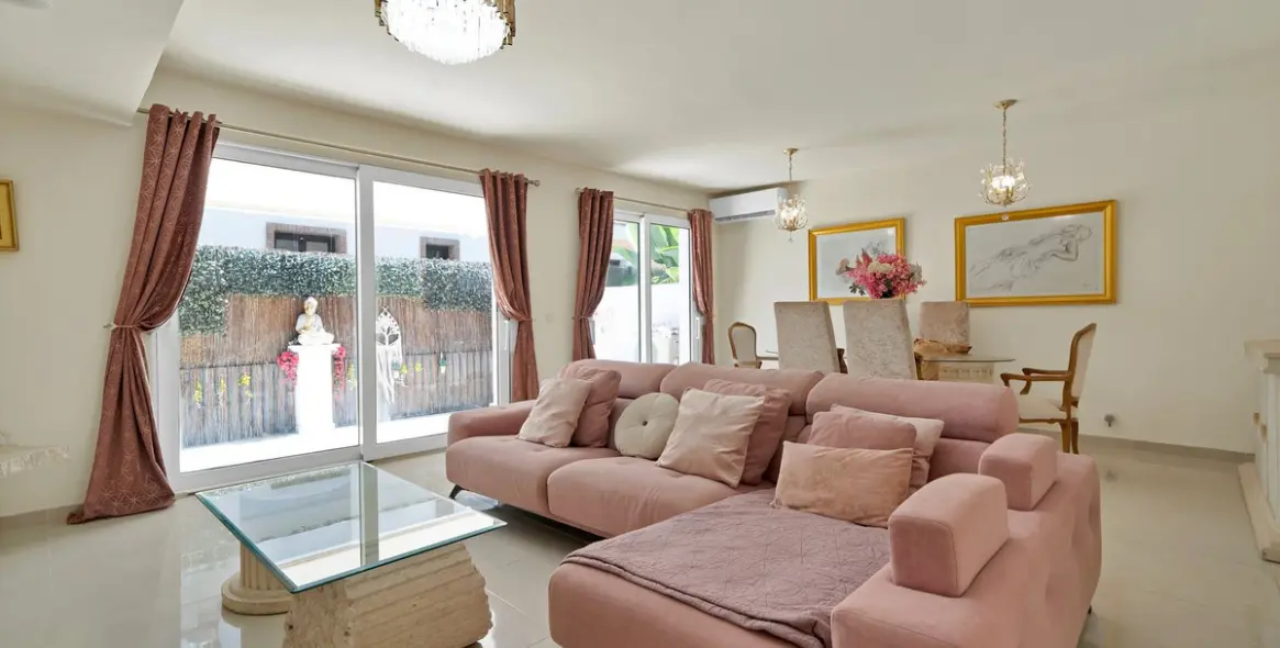 Продажа таунхауса в Estepona 10