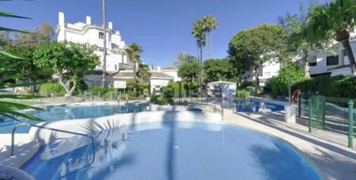 Sale of ground floor apartment in Marbella 1