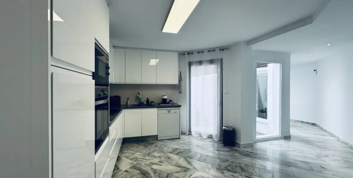 Sale of ground floor apartment in Marbella 8