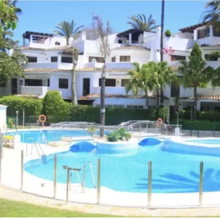 Venta de apartamento en planta baja en Marbella