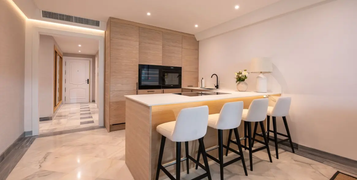 Sale of middle floor apartment in Marbella 2