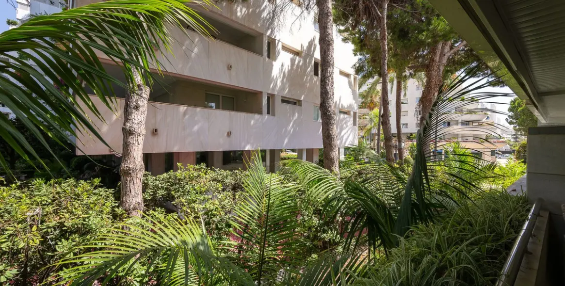 Sale of middle floor apartment in Marbella 10