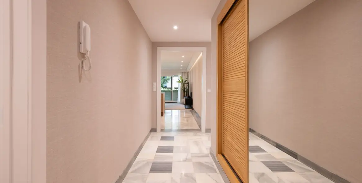 Sale of middle floor apartment in Marbella 16