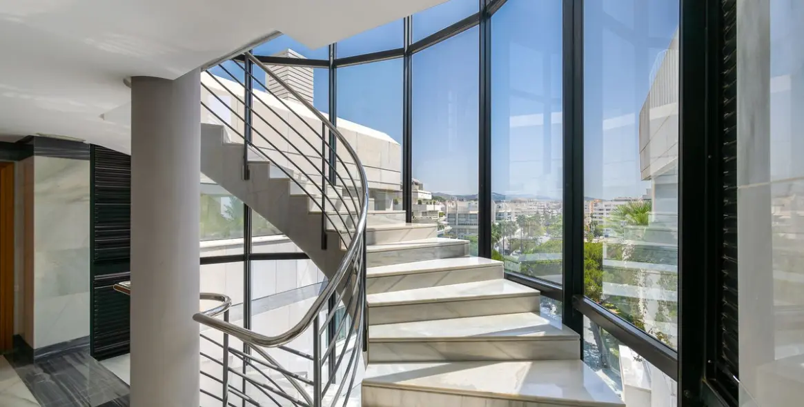 Sale of middle floor apartment in Marbella 17