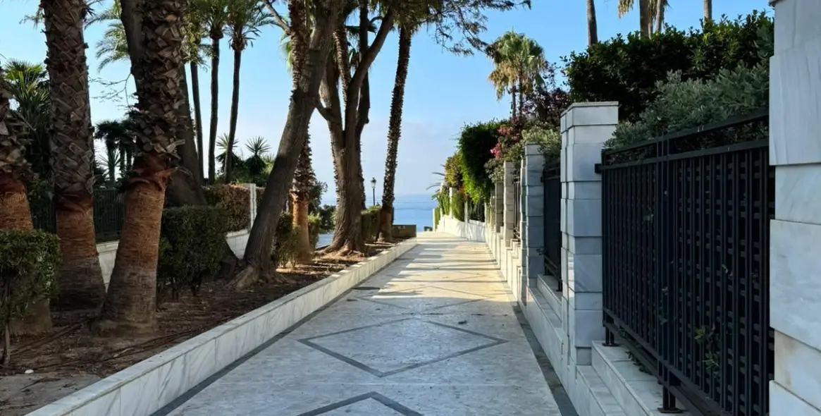 Sale of middle floor apartment in Marbella 19