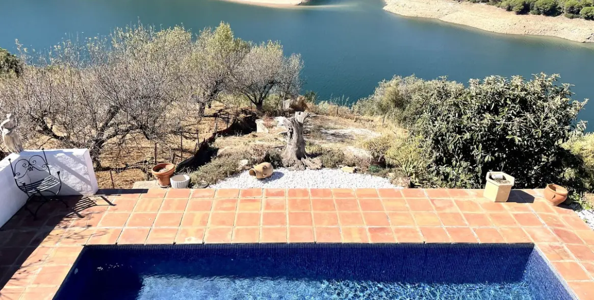 Sale of detached villa in Istán 1