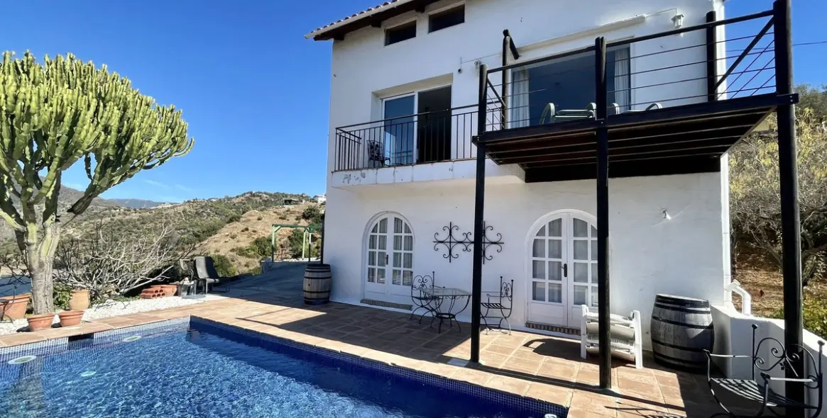 Sale of detached villa in Istán 5