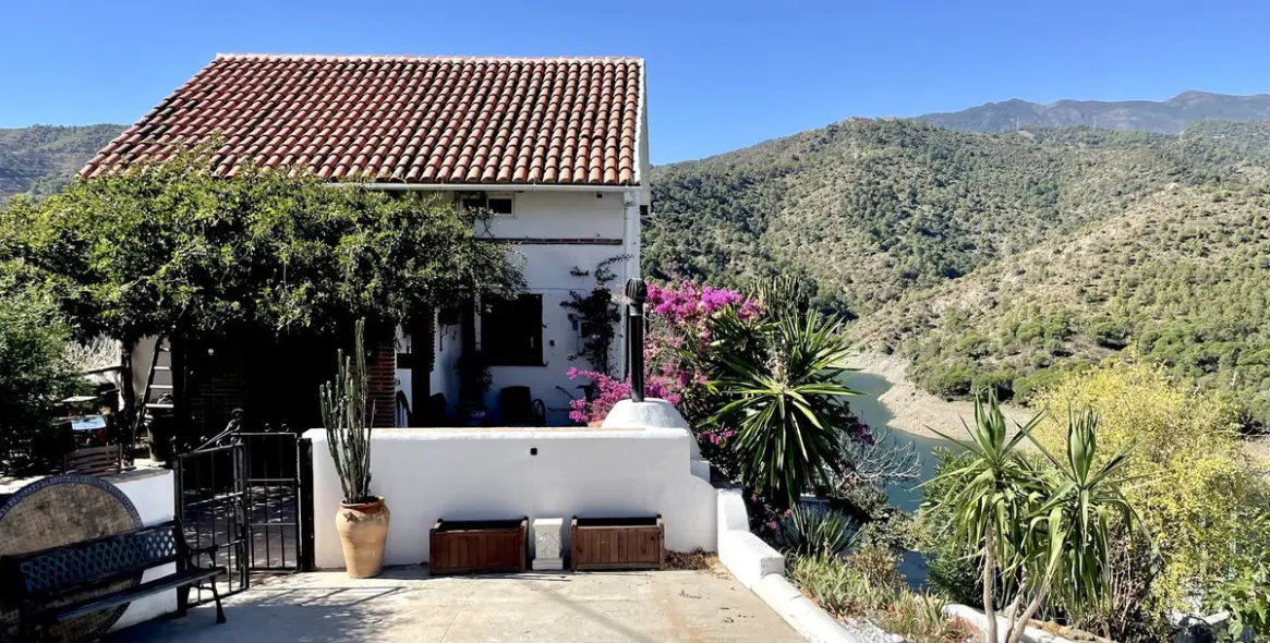 Sale of detached villa in Istán 8