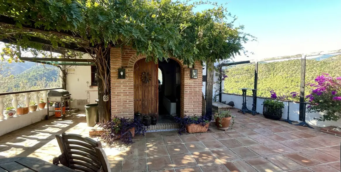 Sale of detached villa in Istán 11