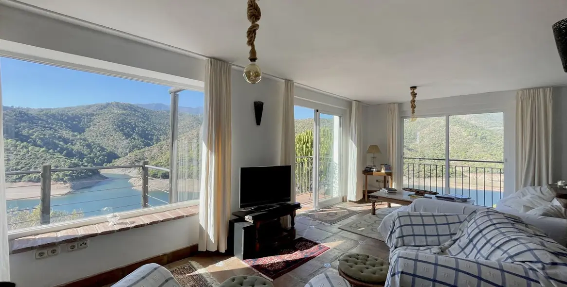 Sale of detached villa in Istán 15