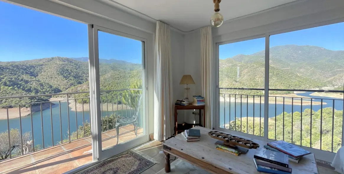 Sale of detached villa in Istán 16