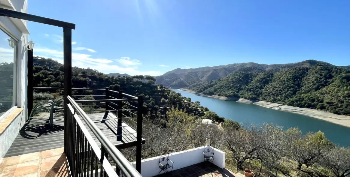 Sale of detached villa in Istán 18