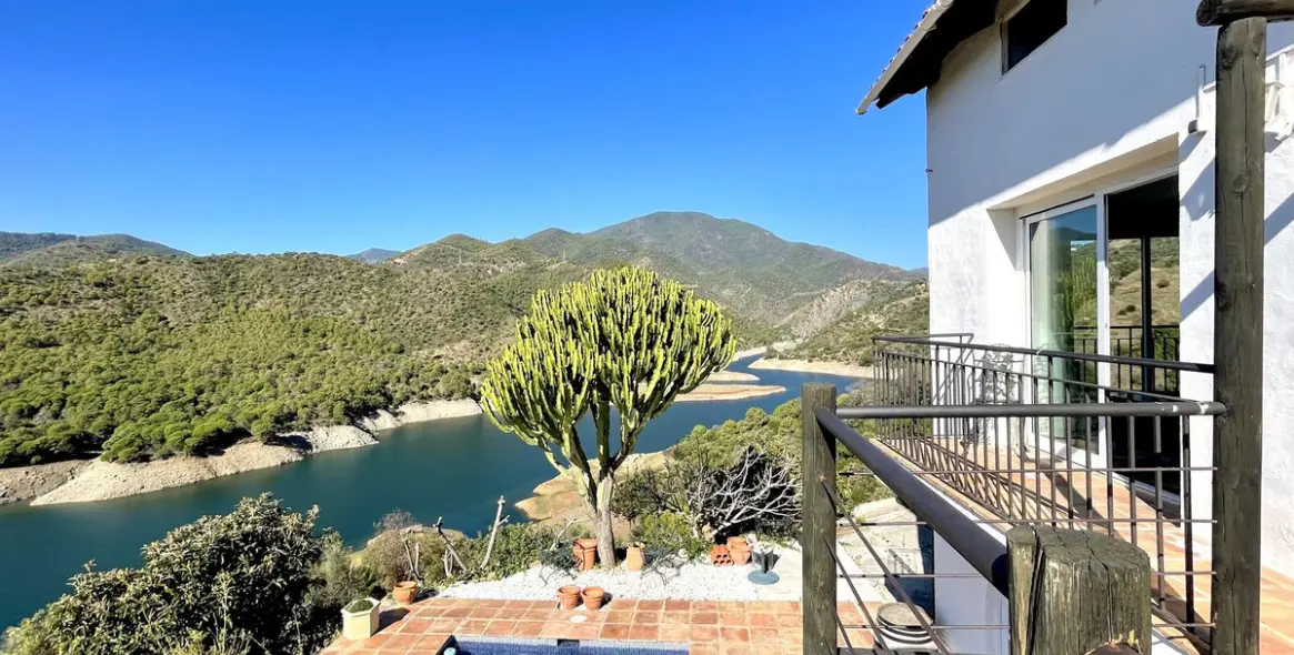 Sale of detached villa in Istán 19