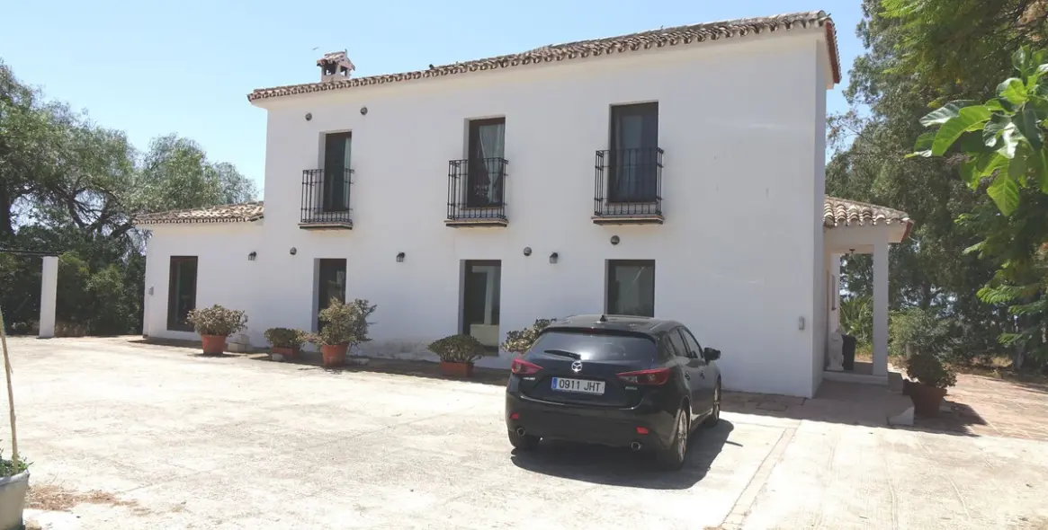 Sale of detached villa in Valtocado 2