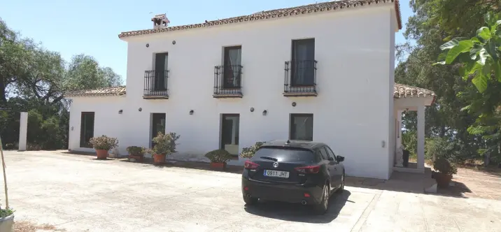 Sale of detached villa in Valtocado 1