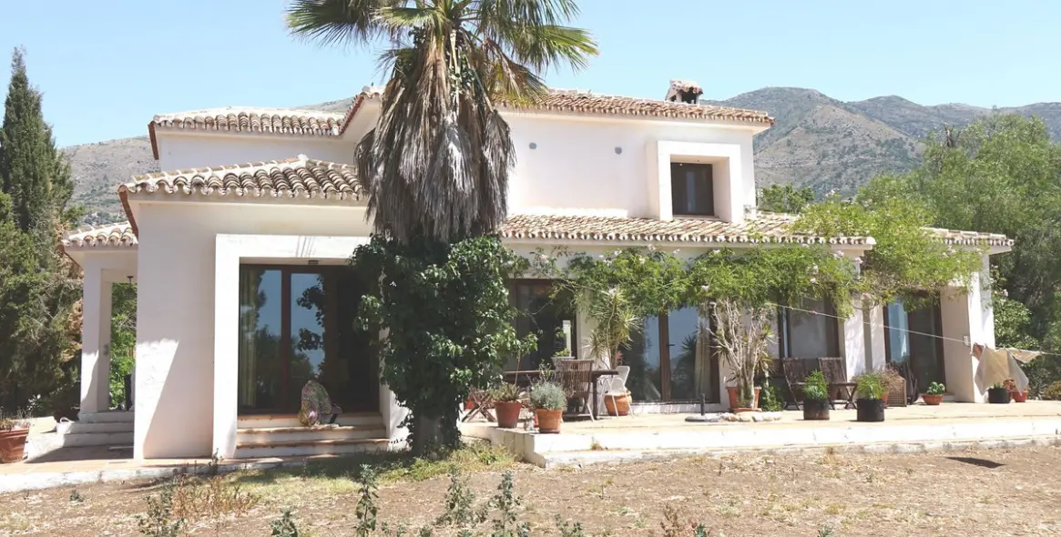Sale of detached villa in Valtocado 3