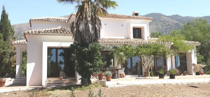 Sale of detached villa in Valtocado 2